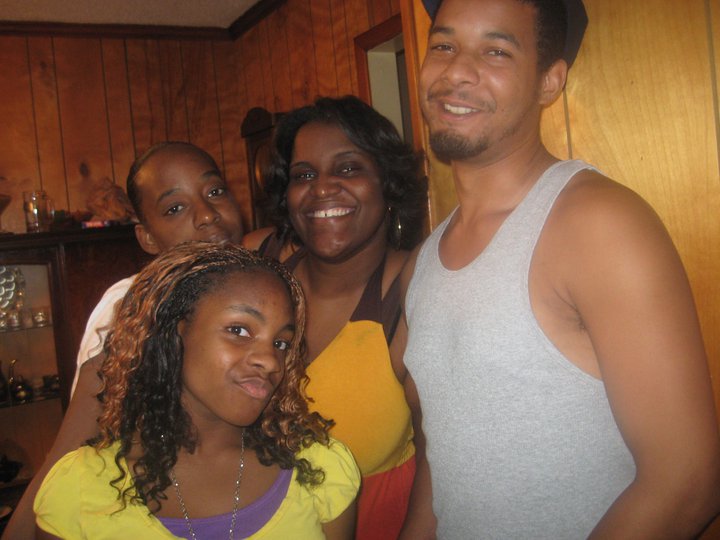 LaTondra Scott with family members
